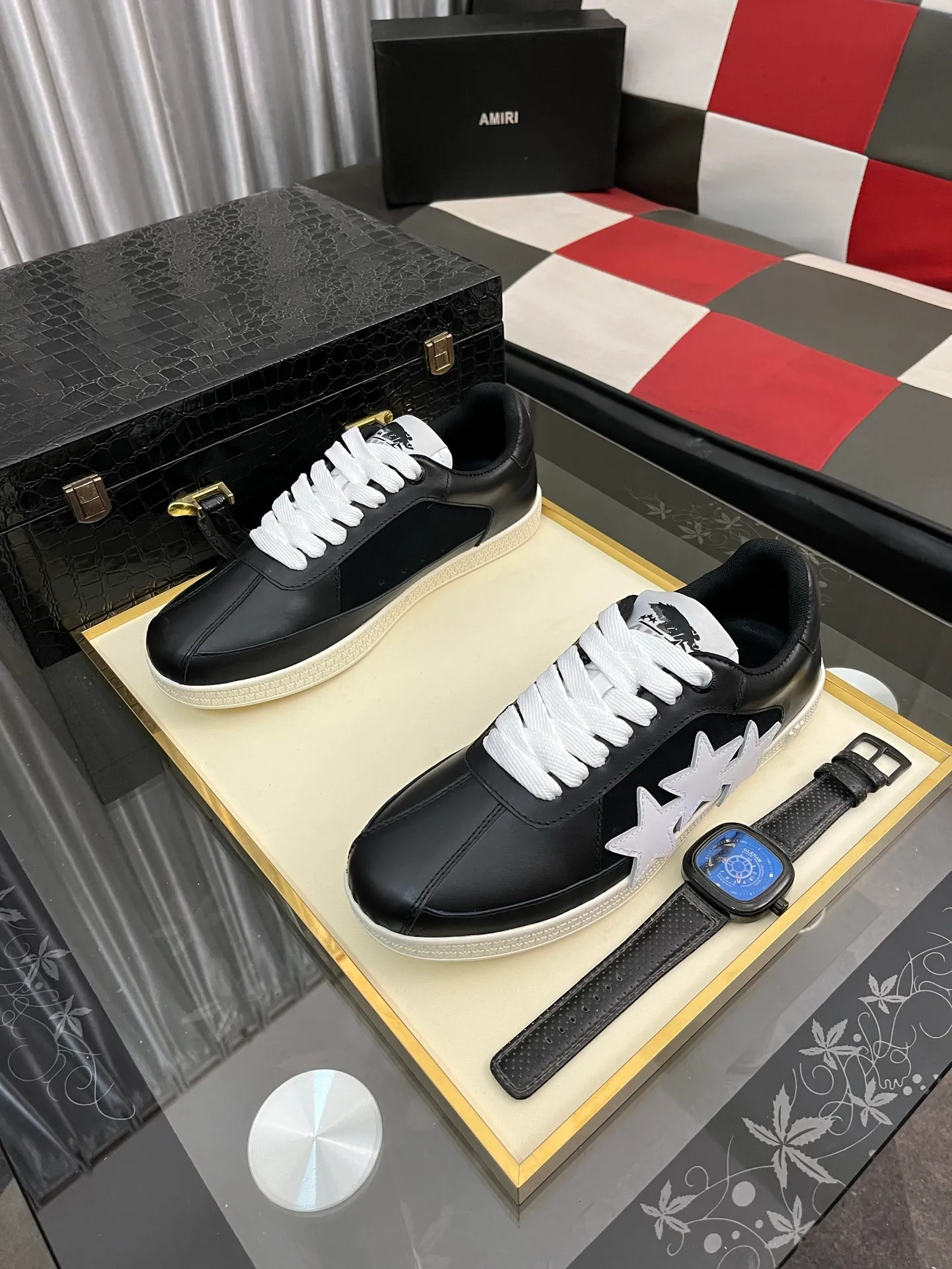 Men's shoes 💰420⌚️⌚️《AMIR*》New men's low-top casual sports sneakers bone shoes, another pair of irresistible bone shoes. Bone shoes are one of AMIRI's most popular items. They use first-layer cowhide uppers. The side bones are made of two cowhide laminations. They have a three-dimensional feel. The leather incisions are all oil-edged. Contrasting color design. Simple style. Fashionable sports. Customized metal LOGO nameplate to embellish shoelaces. Exclusive control of top version. Supports comparison. Breathable mesh lining Original rubber outsole A must-have item for daily leisure Suitable for various occasions Check it out if you pursue high quality Super cool uppers Size: 38-446️⃣ Colors available